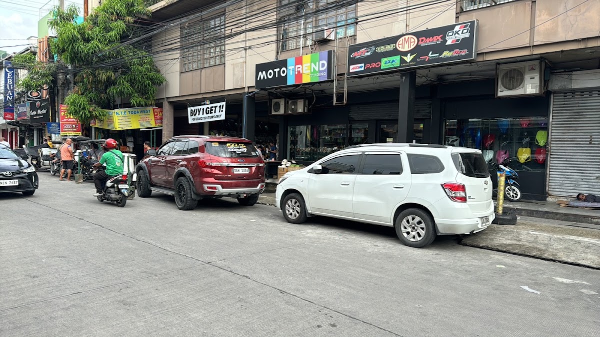 Pares Mami House - th Ave