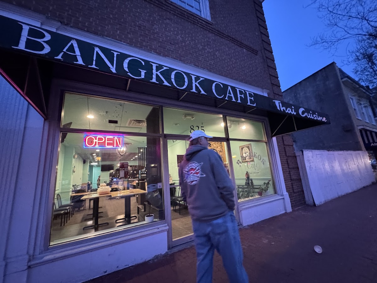 Bangkok Cafe - Photo 4