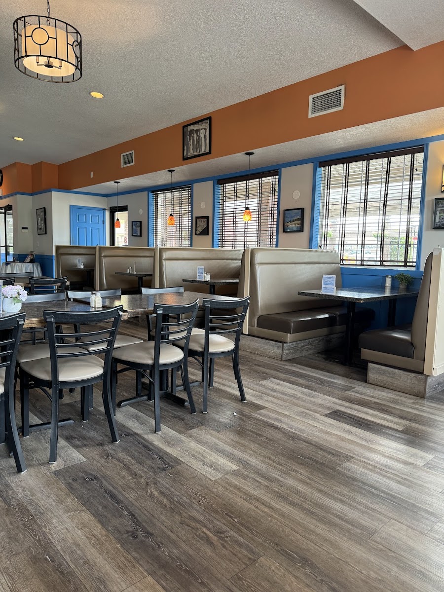Bon Voyage Restaurant - Photo 7