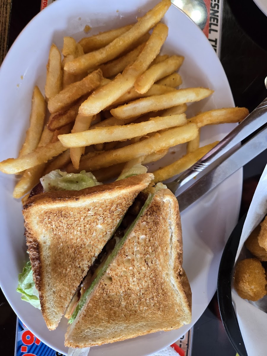 Burnt Knuckles Grill - Photo 4