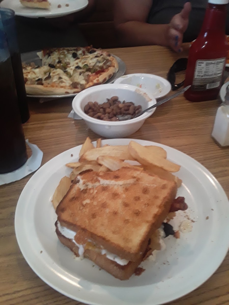 Fisherman's Grill & Pizza Shack - Photo 3