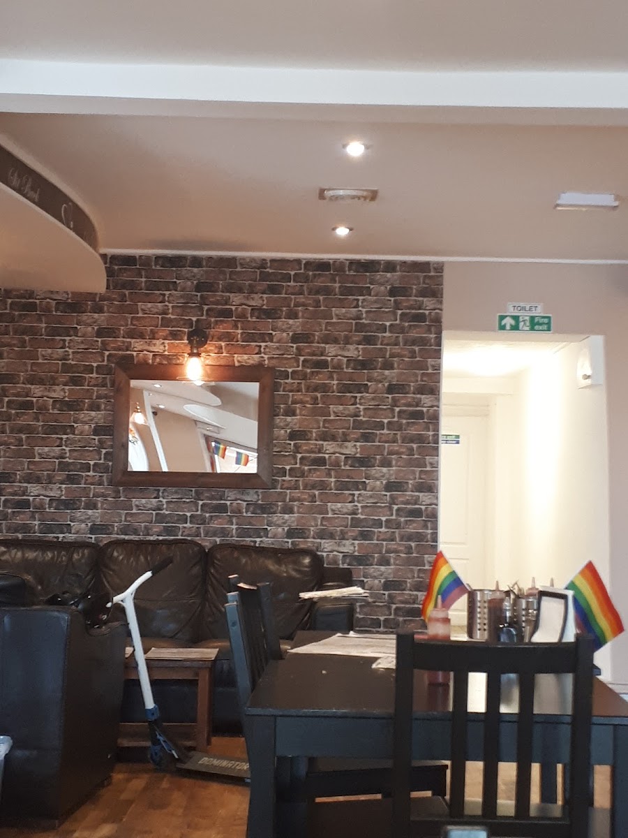 Cafe Unwind - Photo 4