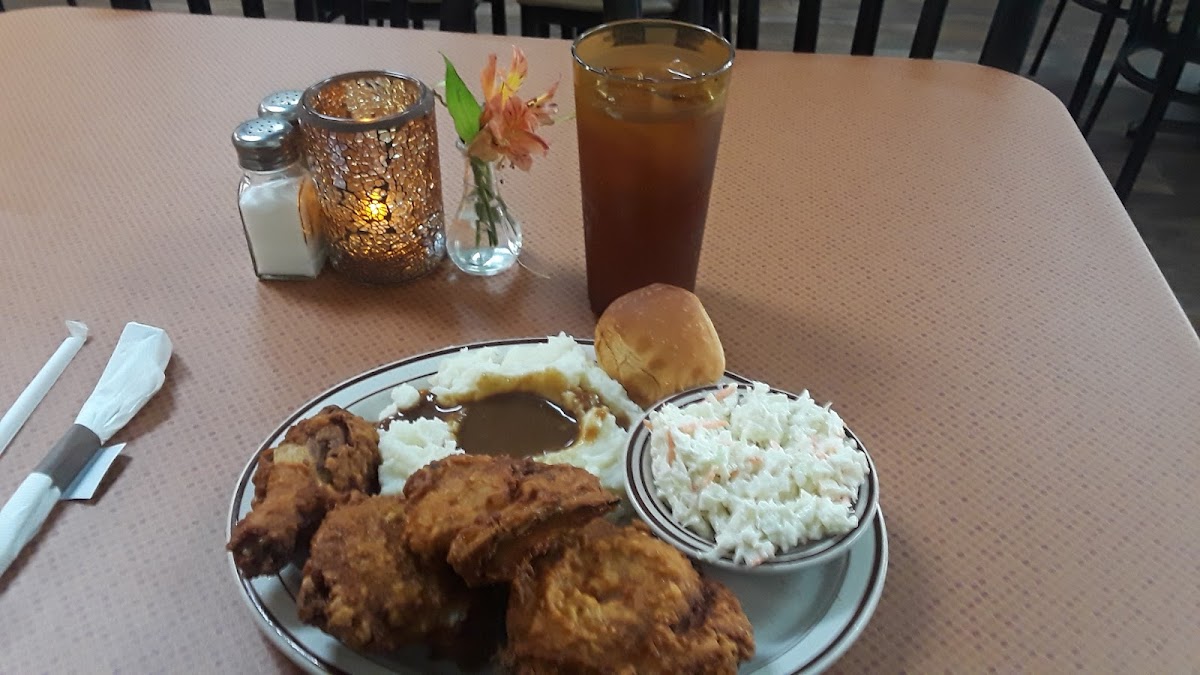 Dogwood Cafe - Photo 7