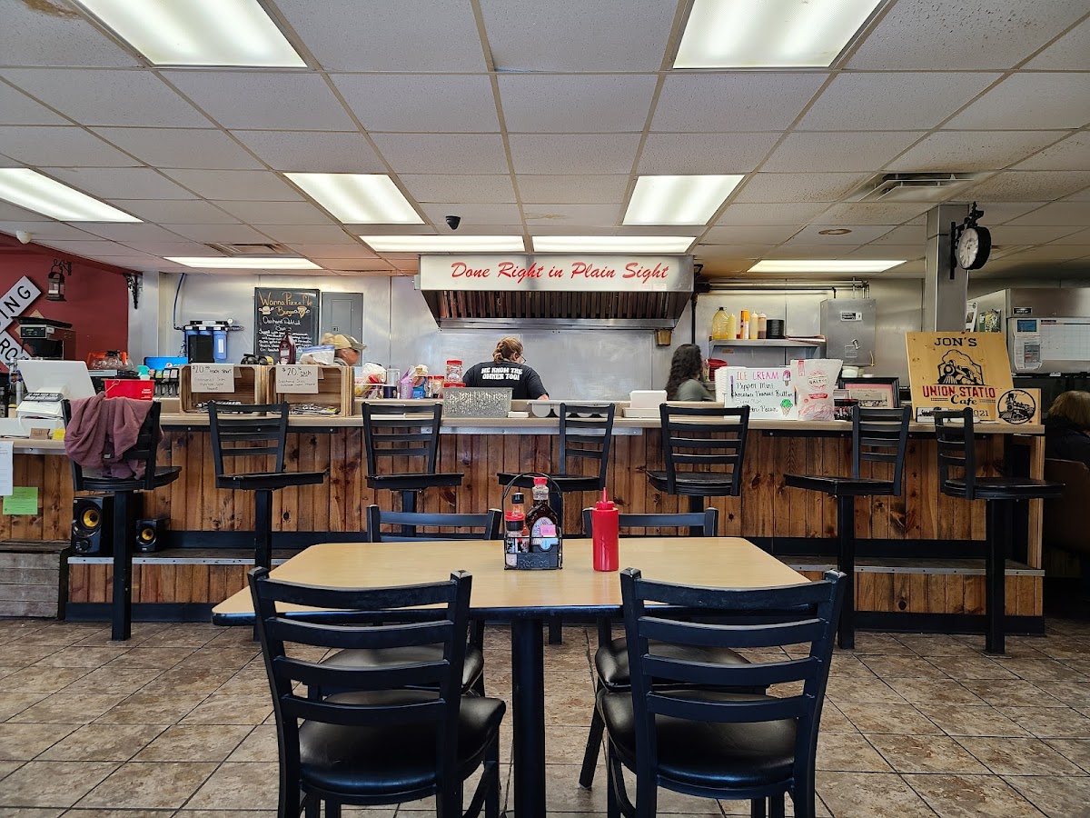 Union Station Cafe - Photo 2