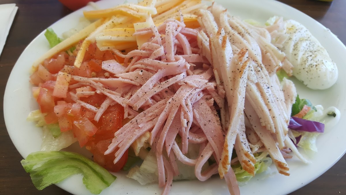 Red Rooster Cafe - Photo 1