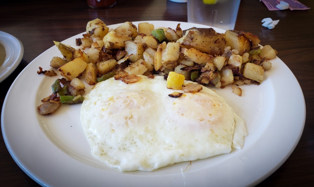 Red Rooster Cafe - Photo 7