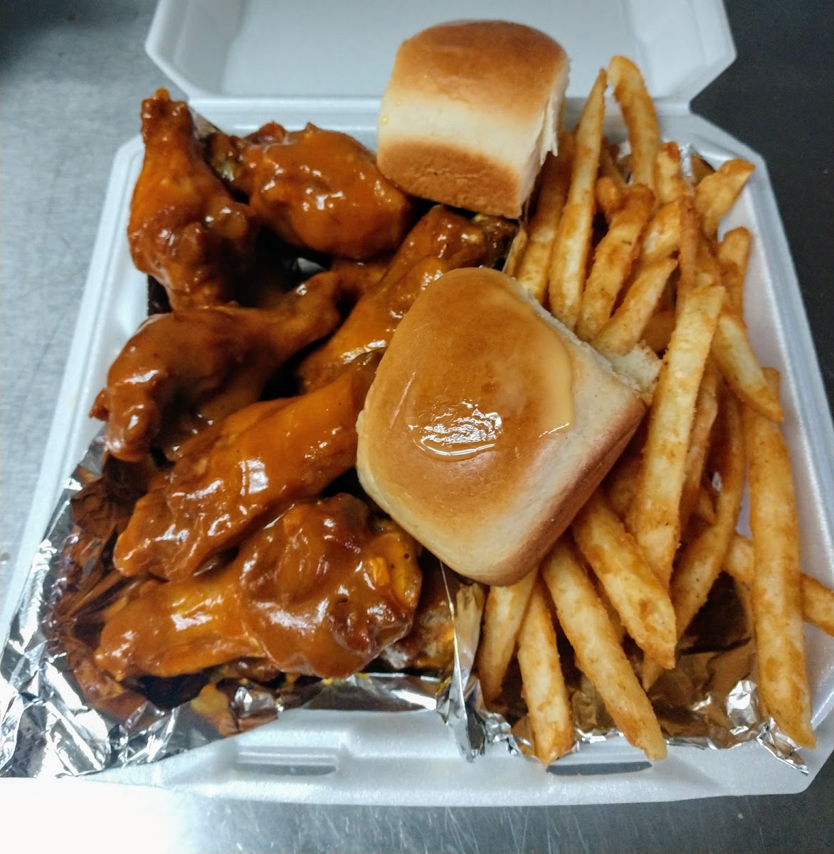 Wingz & More - Photo 1
