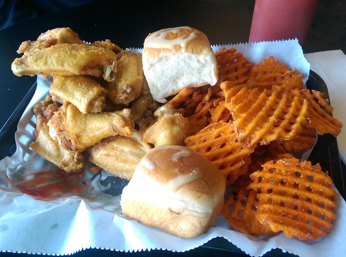 Wingz & More - Photo 2