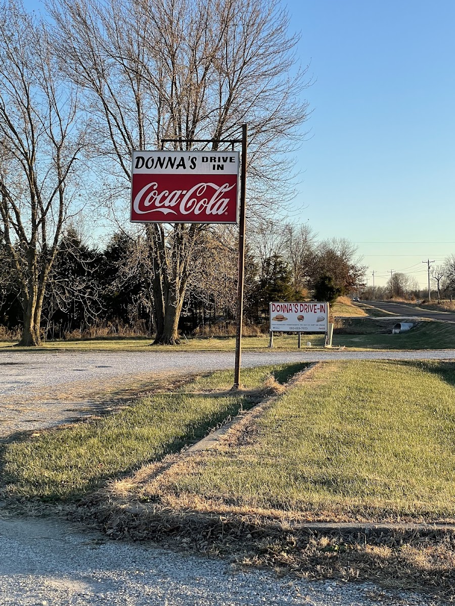 Donna's Drive In - Photo 2