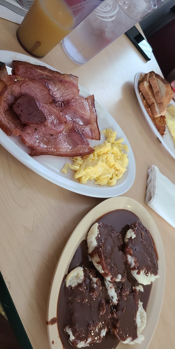 Granny's Corner Eatery - Photo 4