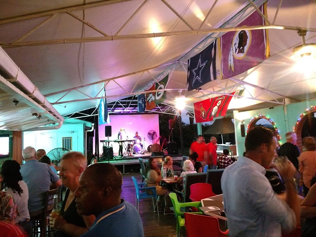 Putters Bar and Grill - Photo 9
