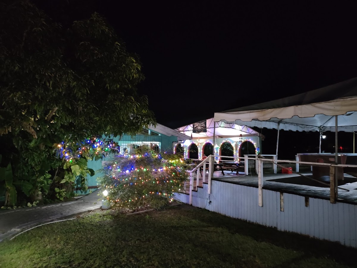 Putters Bar and Grill - Photo 3