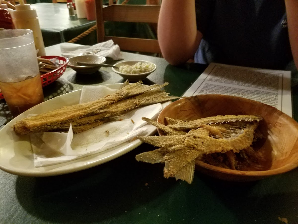 Gator's Seafood Restaurant - Photo 5