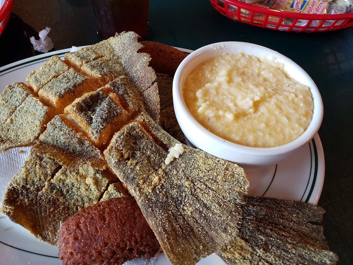 Gator's Seafood Restaurant - Photo 6