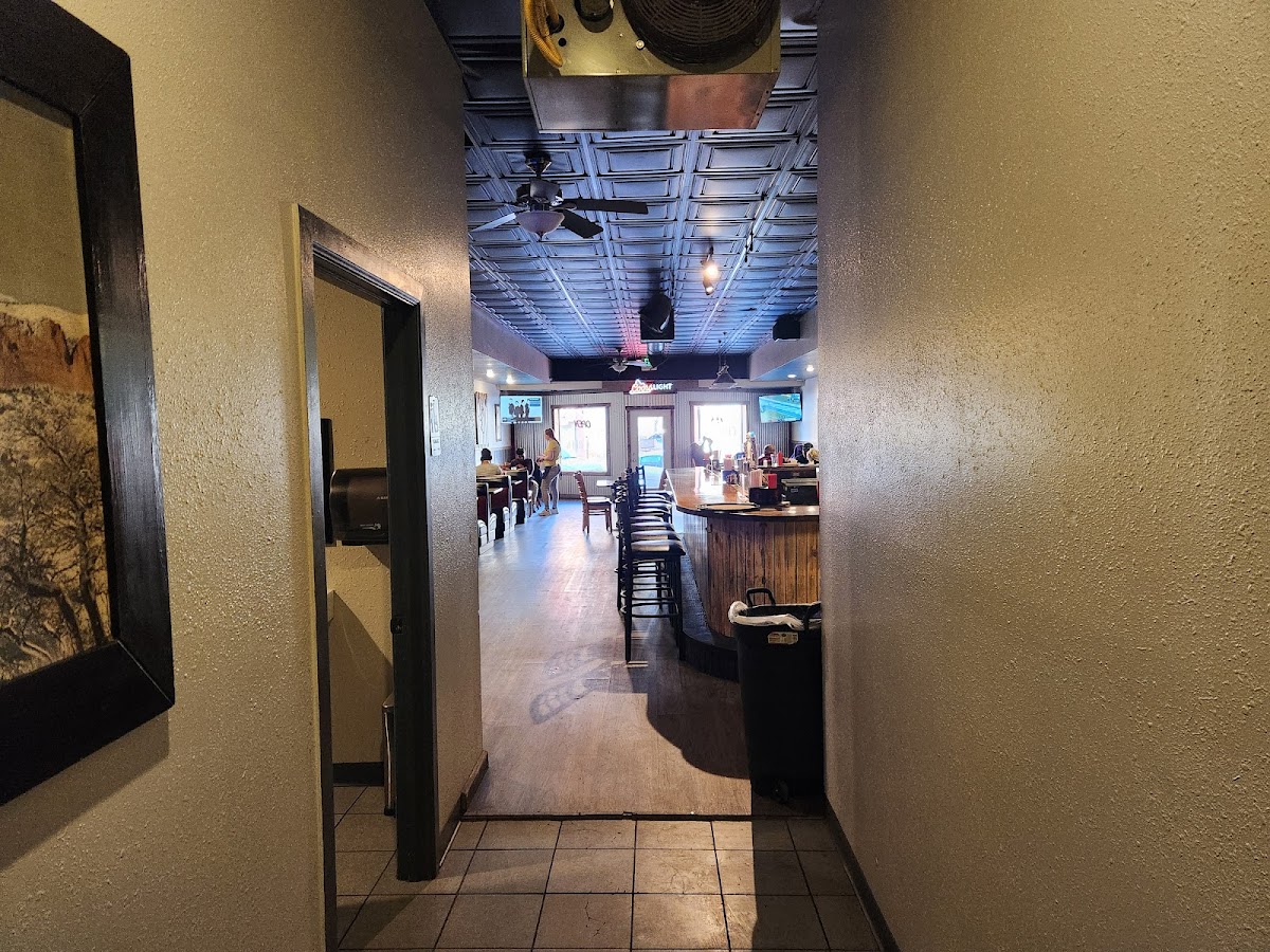 Oak Creek Grill And Tavern - Photo 7