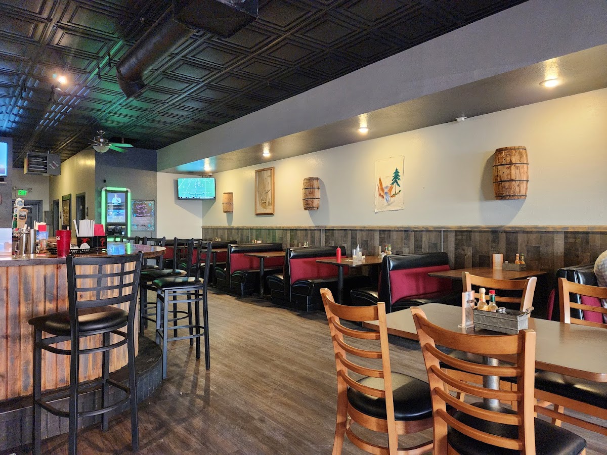 Oak Creek Grill And Tavern - Photo 1