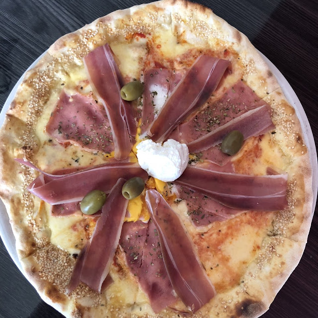 Pizza SA Prsutom