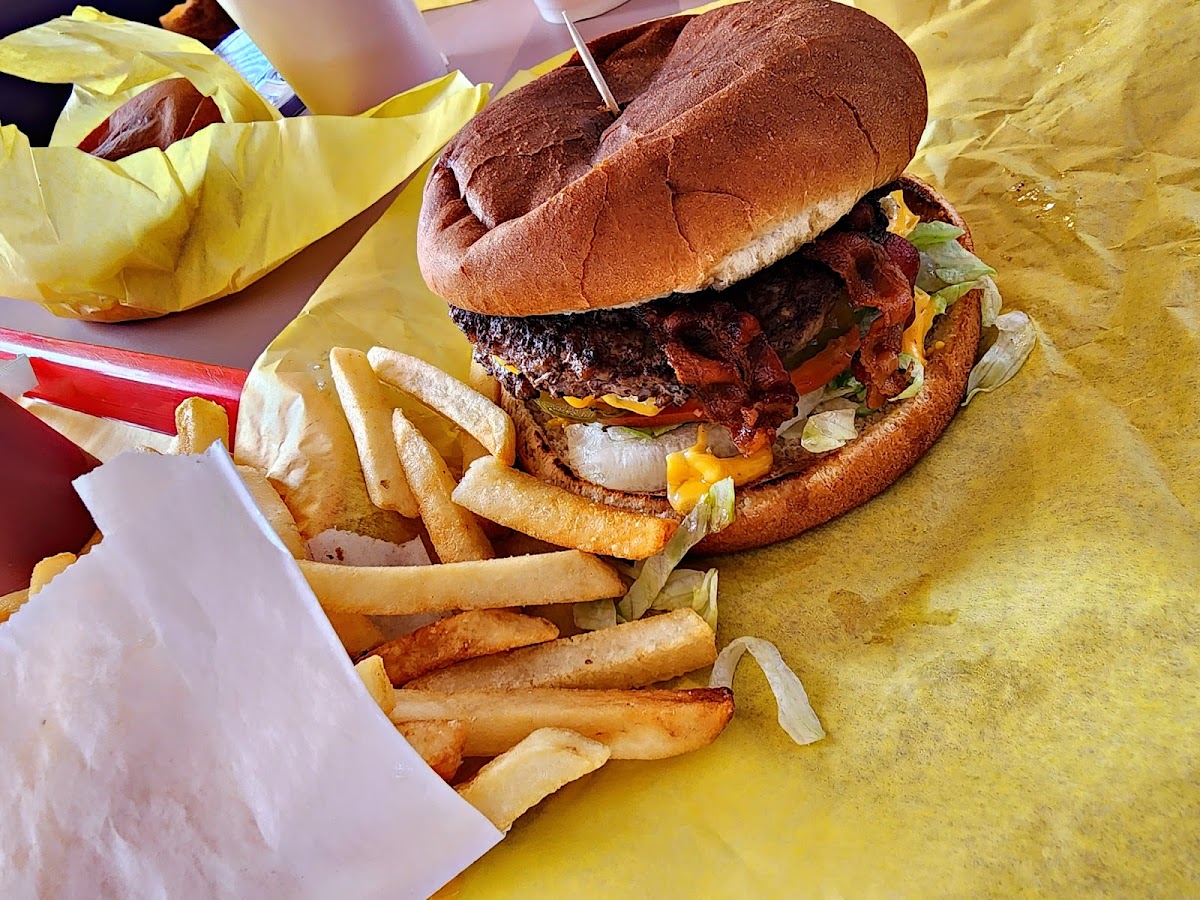 Bill's Jumbo Burger - Photo 1