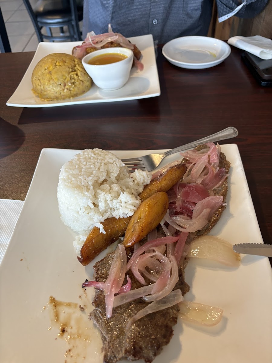 Delicias Caribenas Restaurant - Photo 2