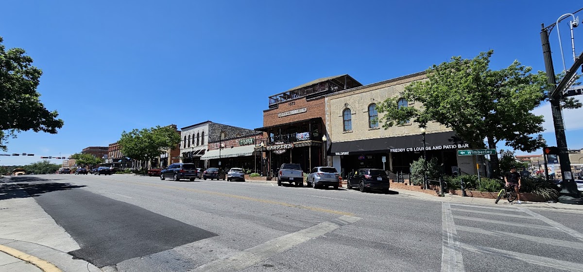 Harper’s Pub - Photo 2