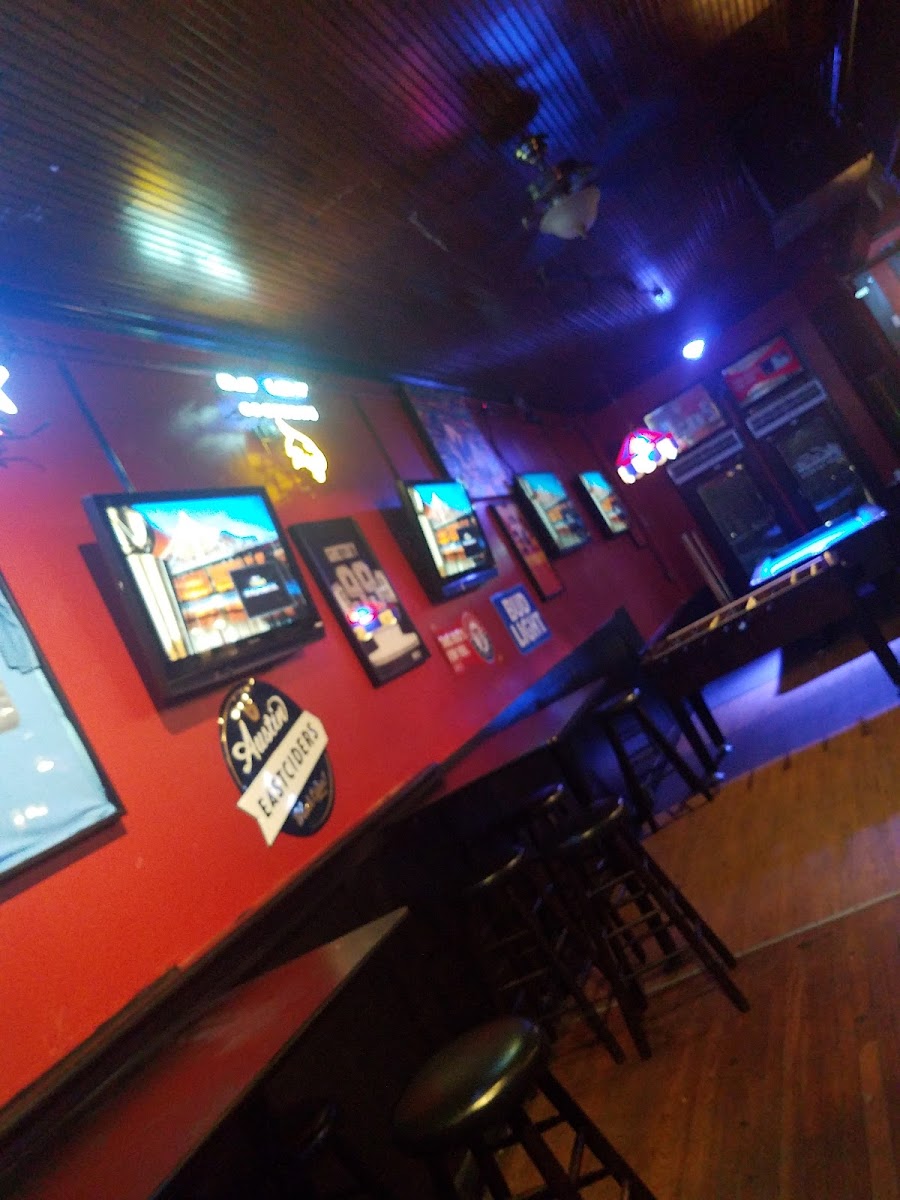 Harper’s Pub - Photo 5