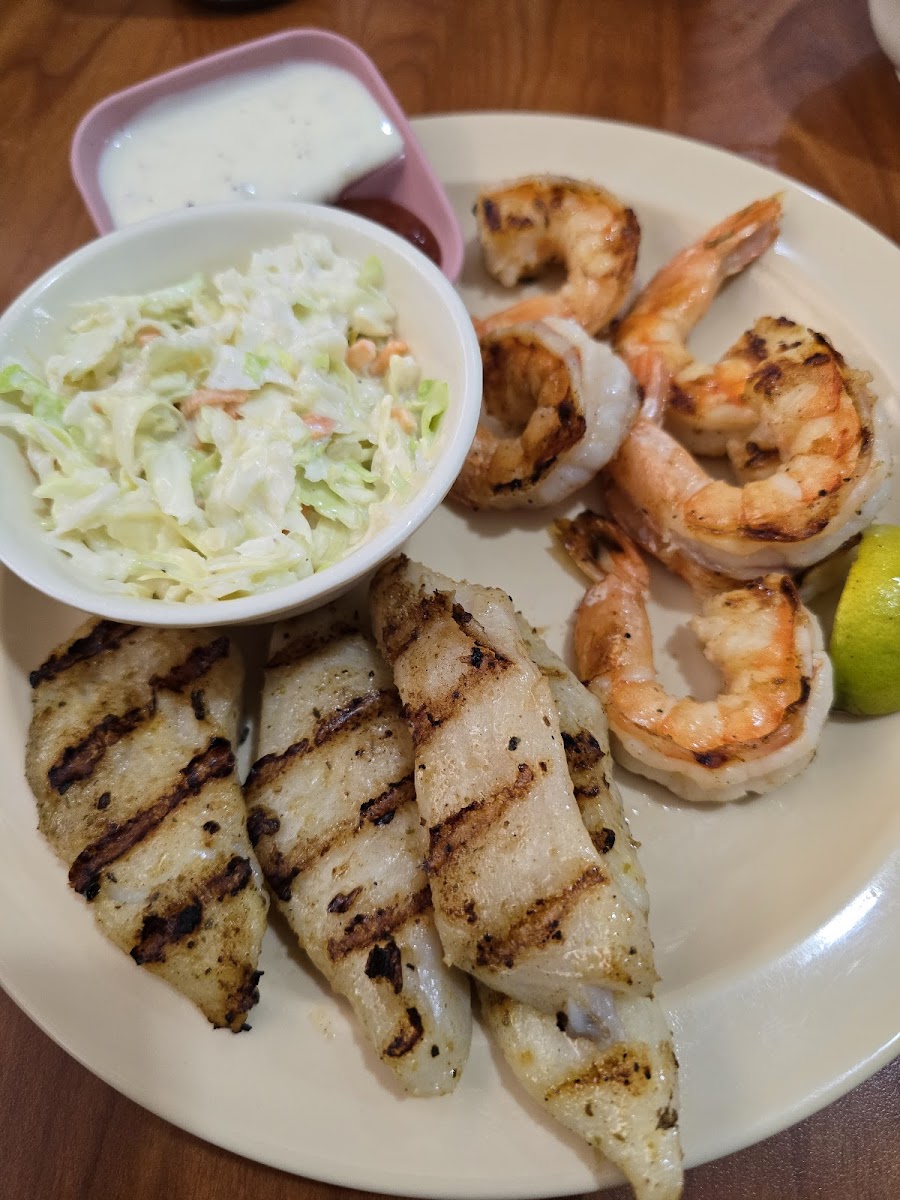 Santos Seafood - Photo 2