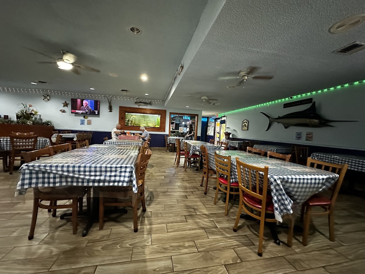 Santos Seafood - Photo 3