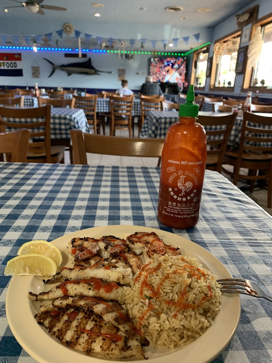 Santos Seafood - Photo 5