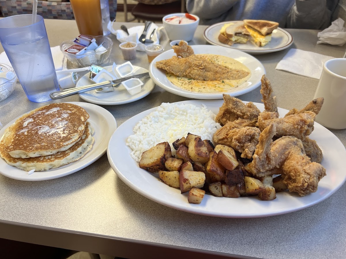 Angie’s BREAKFAST & GRILL - Photo 3