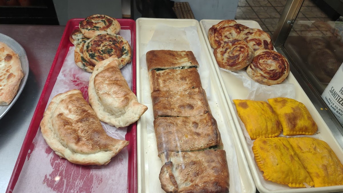 Astoria Pizzeria - Photo 4