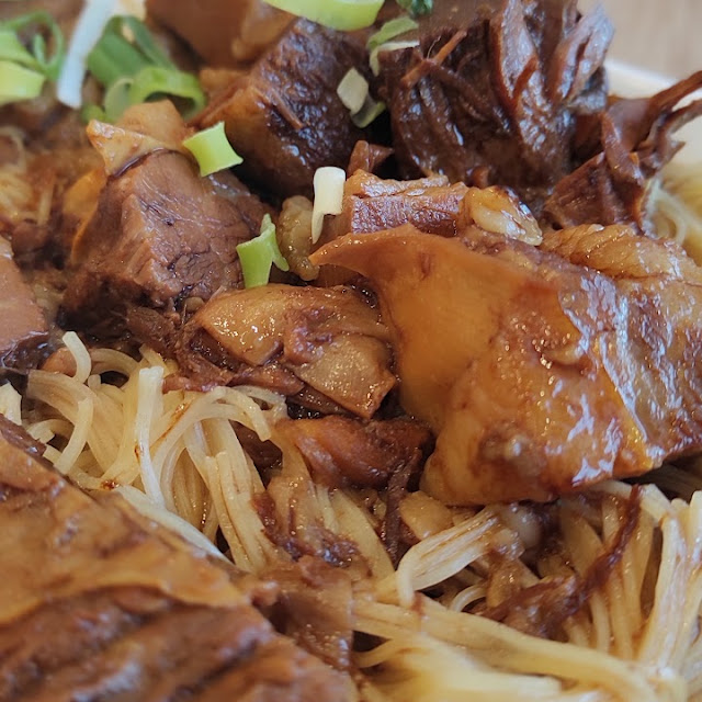 Beef Brisket Lo Mein 秘制牛腩捞面
