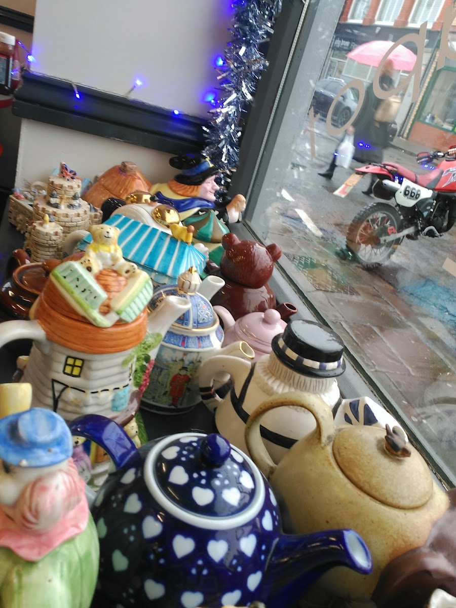 The Busy Teapot - Photo 2
