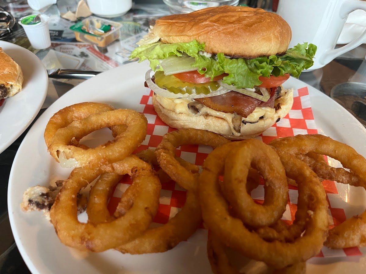 Rivers Restaurant - Photo 4