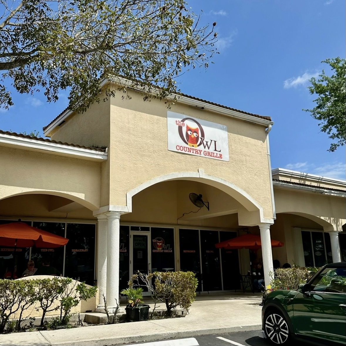 The Owl Country Grille - Photo 5