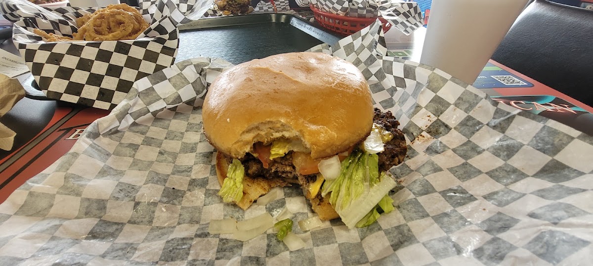 Bulldog Drive-In - Photo 1