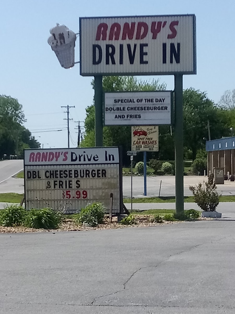 Bulldog Drive-In - Photo 2