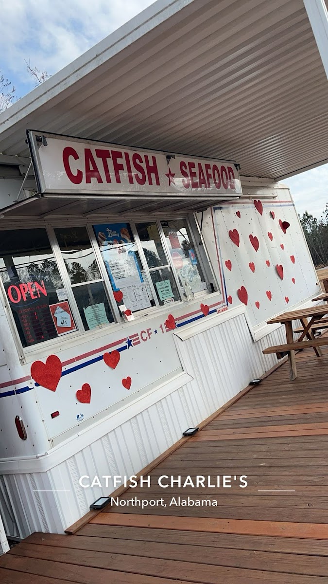 Catfish Charlie’s - Photo 8