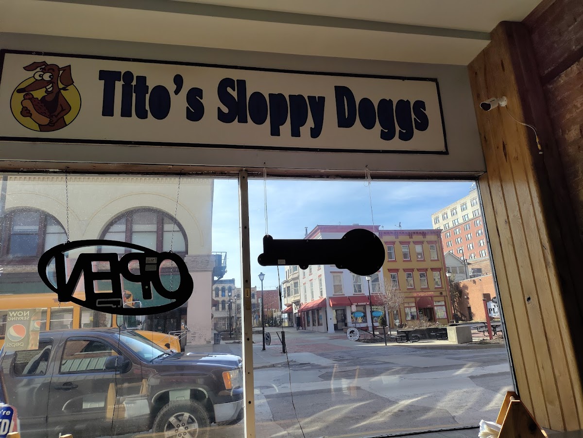 Tito's Sloppy Doggs - Photo 4