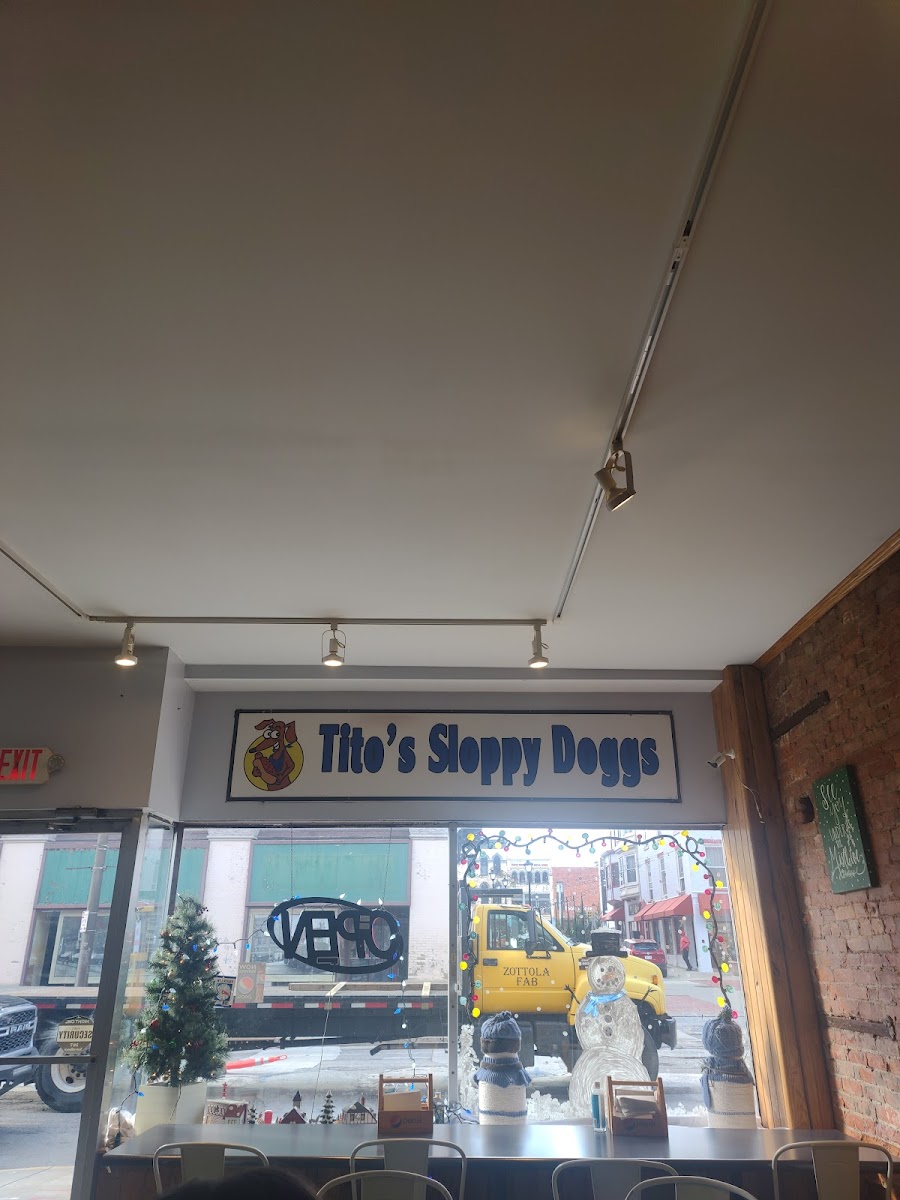 Tito's Sloppy Doggs - Photo 7