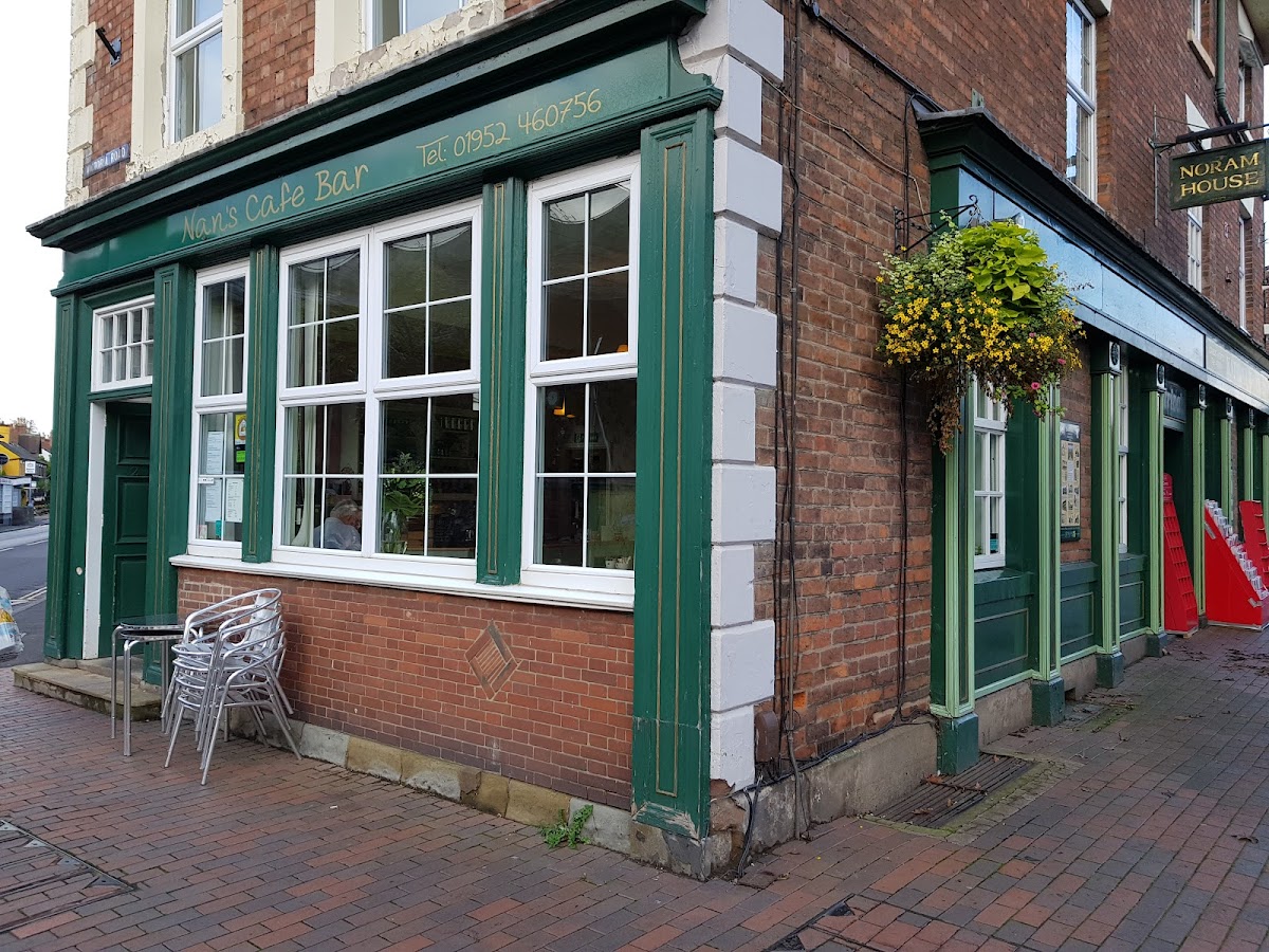 Nan's Cafe Bar - Photo 2