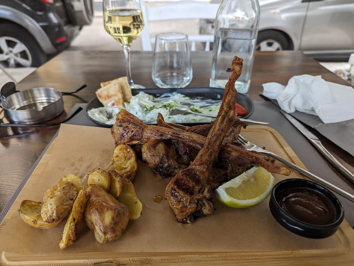 Agora Square Restaurant - Photo 4