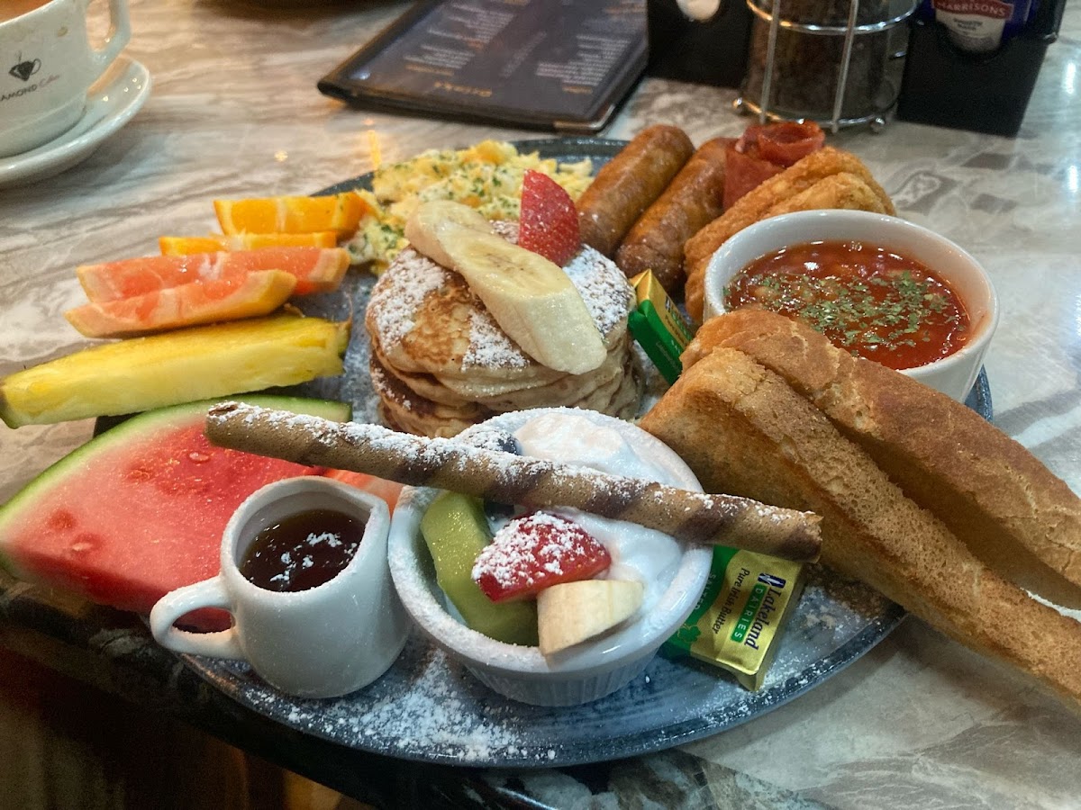 The Good Brothers Cafe Lounge - Photo 2