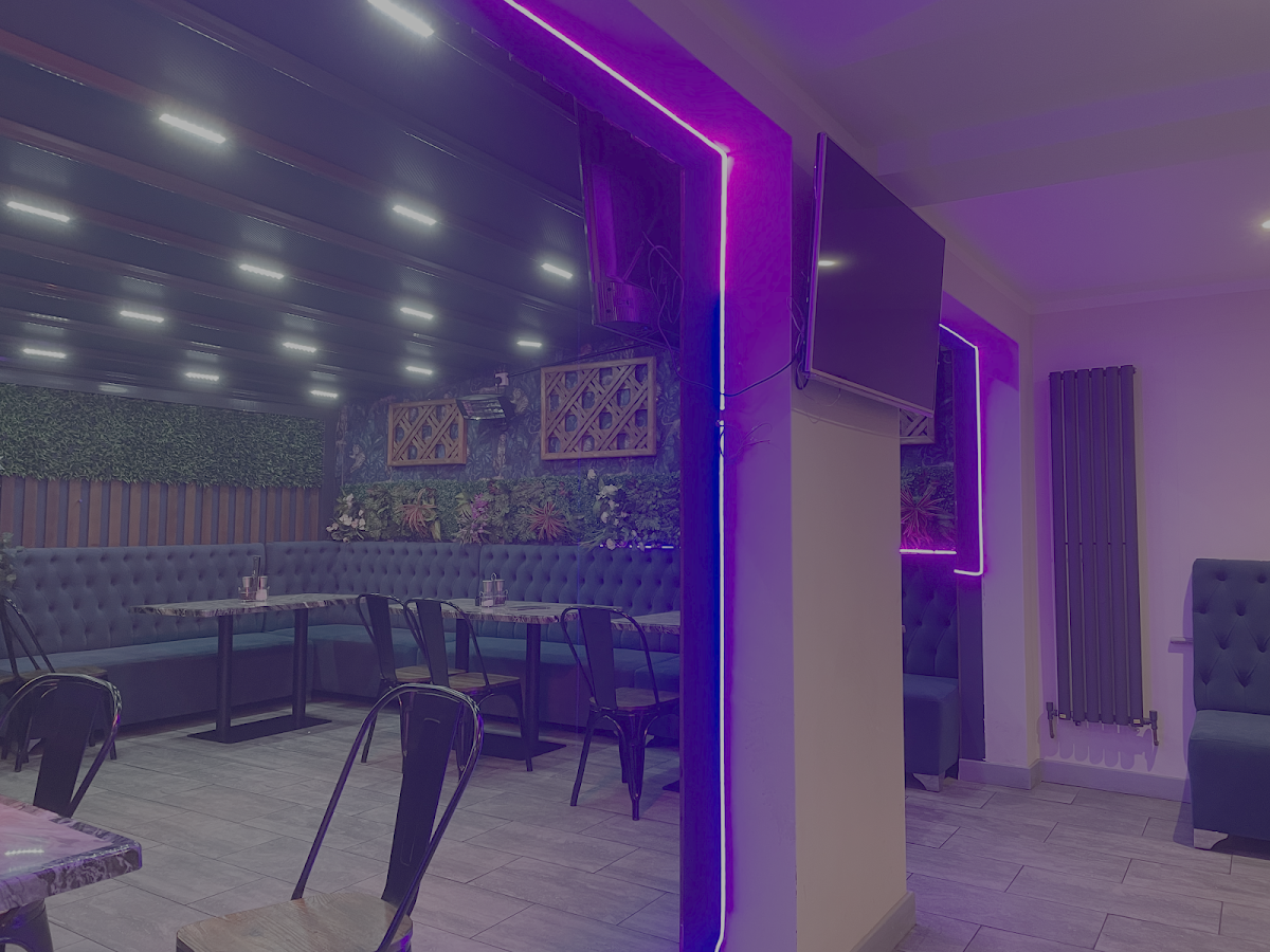 The Good Brothers Cafe Lounge - Photo 3