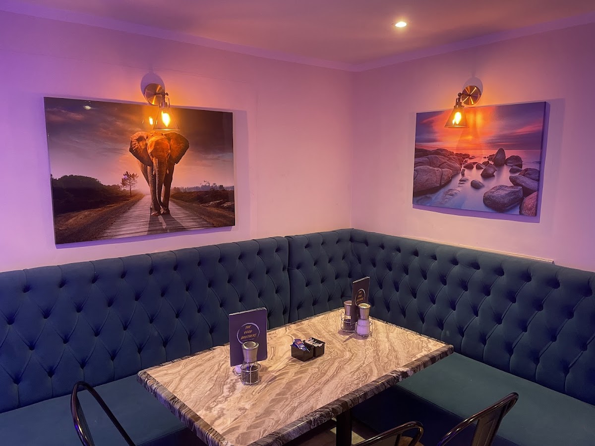 The Good Brothers Cafe Lounge - Photo 5