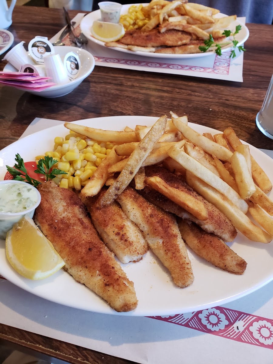 Riverport Restaurant - Photo 2