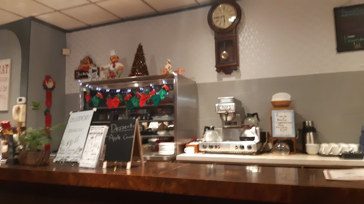 Riverport Restaurant - Photo 4