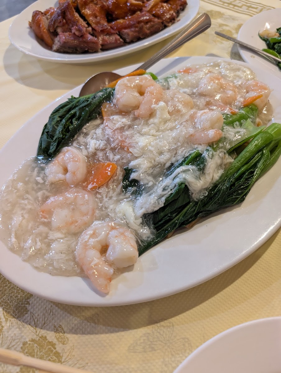 Golden City Chinese Cuisine - Photo 2