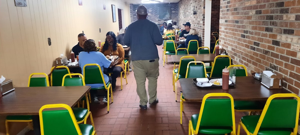 Larry's Fish House - Photo 9