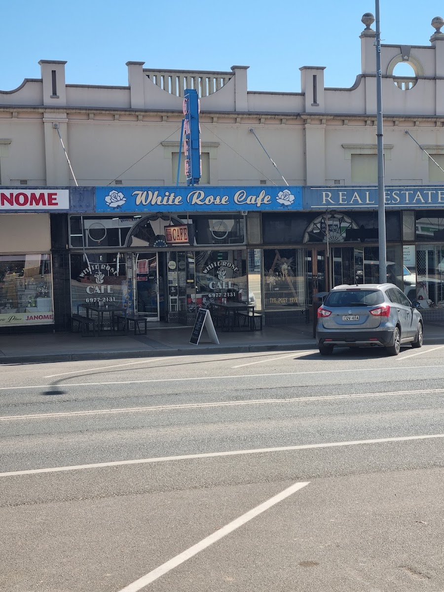 White Rose Cafe - Photo 4
