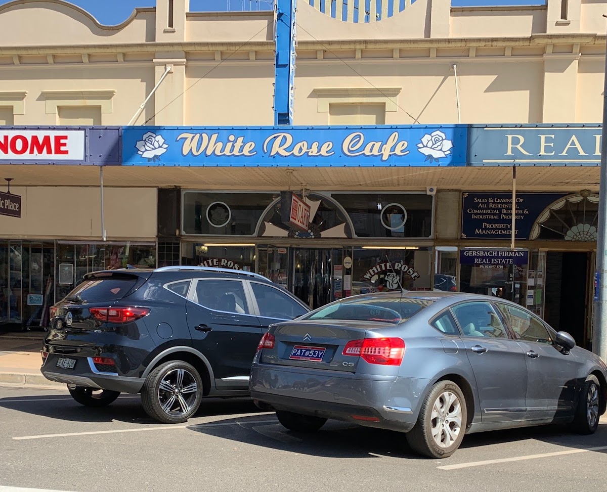 White Rose Cafe - Photo 8
